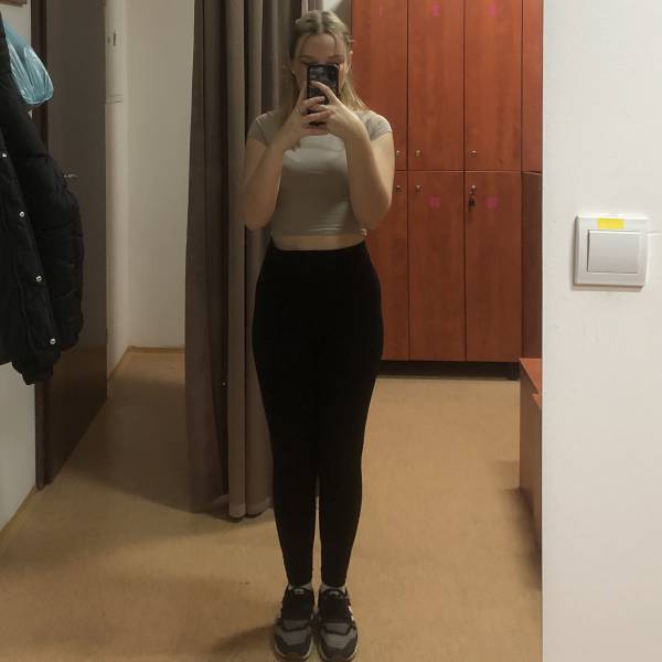 modelka s ID 0102M9KH5B p031