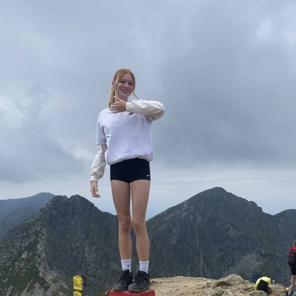 modelka s ID 0102MA1Q7E p031