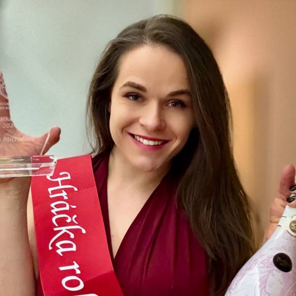 modelka s ID 0102MAJB58 p021