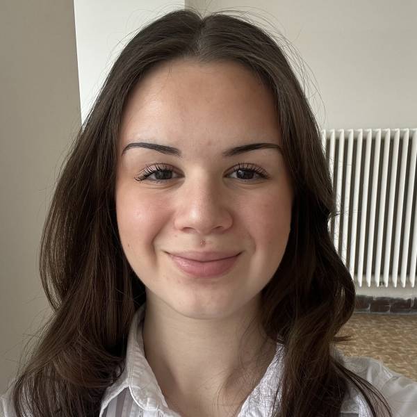 modelka s ID 0102MAKH1O p021