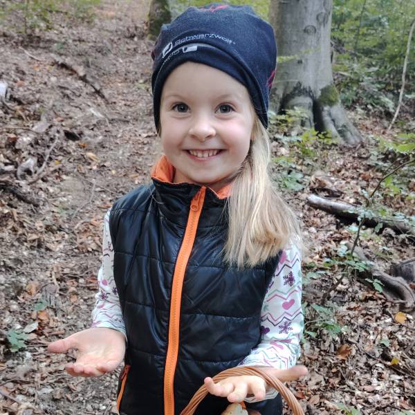 modelka s ID 0102MDEYQD p021