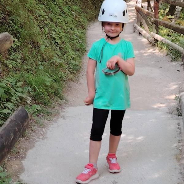 modelka s ID 0102MDEYQD p031