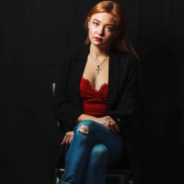 modelka s ID 0102MGEEUM p031