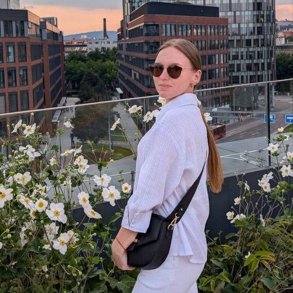 modelka s ID 0102MHPIXI p021