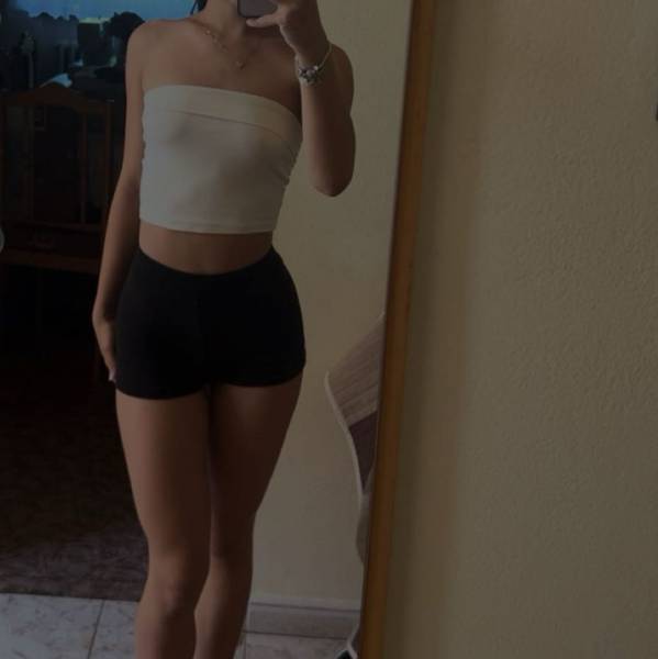 modelka s ID 0102MRWHMV p031