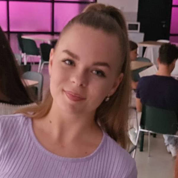 modelka s ID 0102MT7499 p021