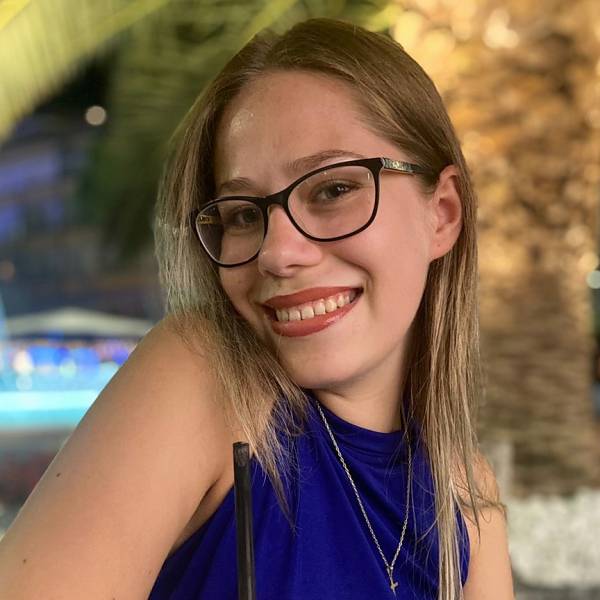 modelka s ID 0102MW2VQG p021