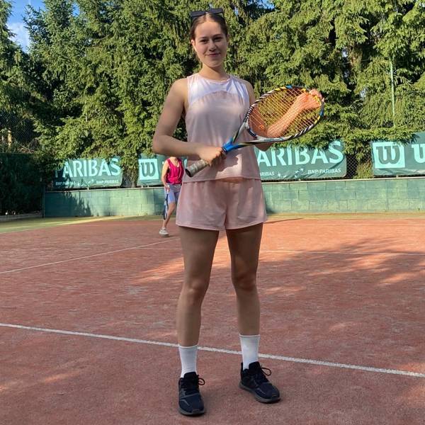 modelka s ID 0102MW2VQG p031