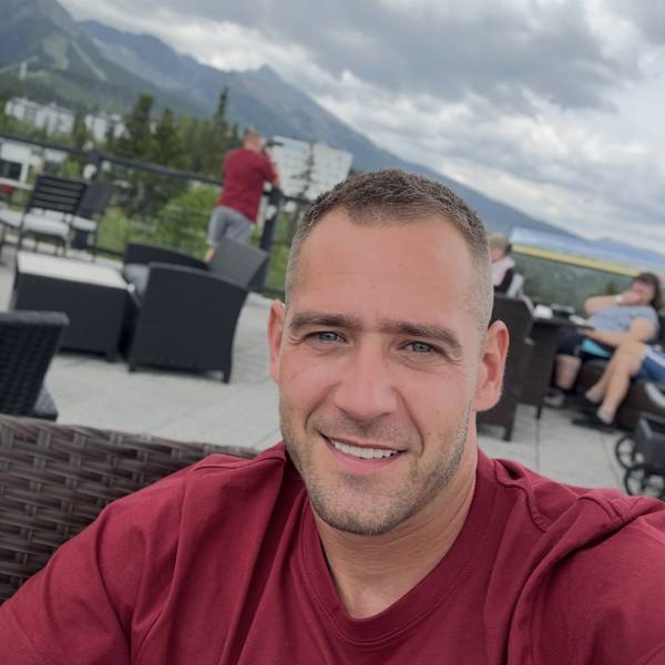 modelka s ID 0102MXIZG4 p021