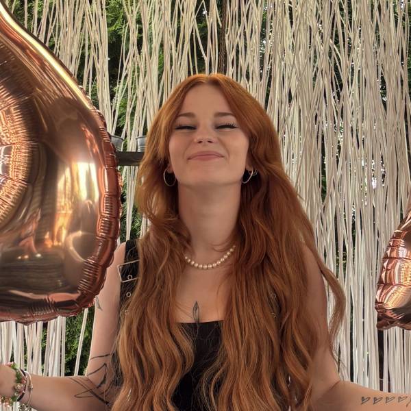 modelka s ID 0102MYYXUG p021