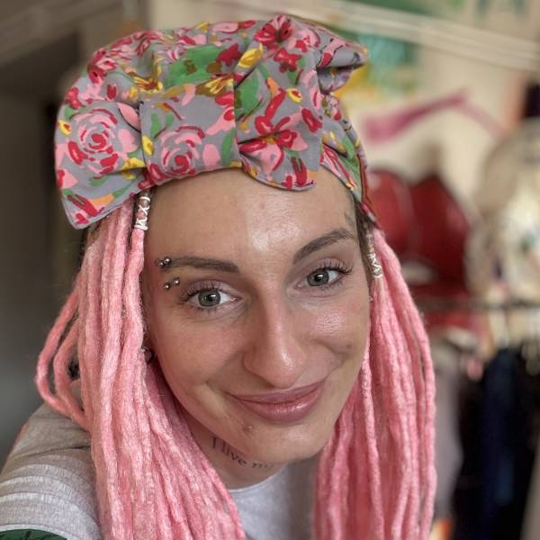 modelka s ID 0102N5J2MY p021