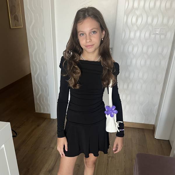 modelka s ID 0102NFDWBB p031