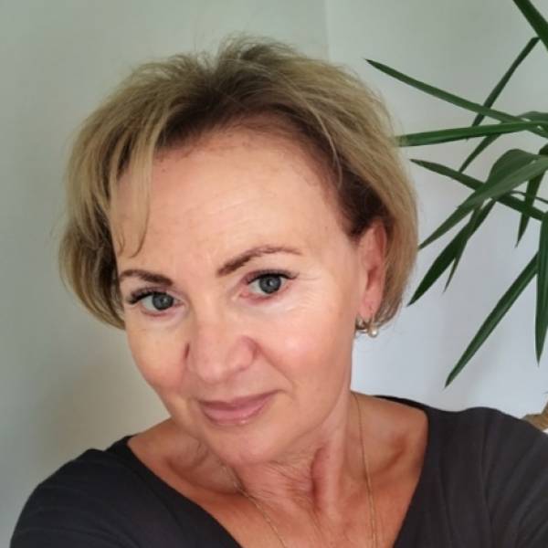 modelka s ID 0102NJATIL p021