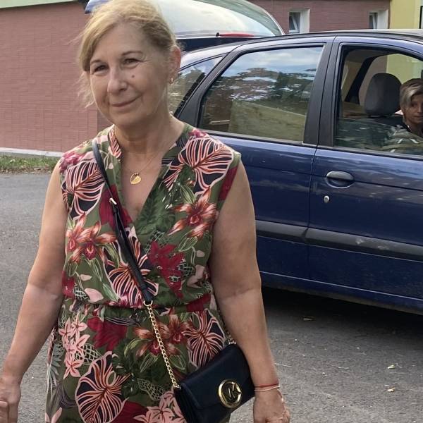 modelka s ID 0102NMA7R2 p031