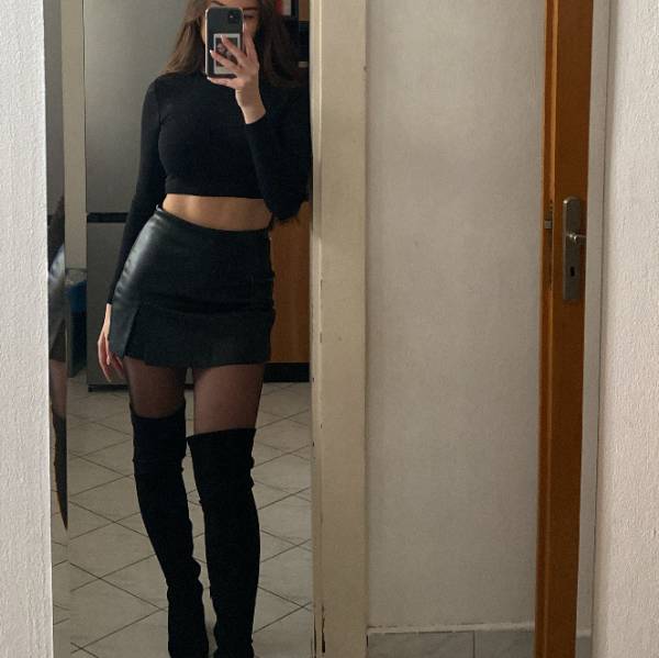 modelka s ID 0102NQVIYI p031