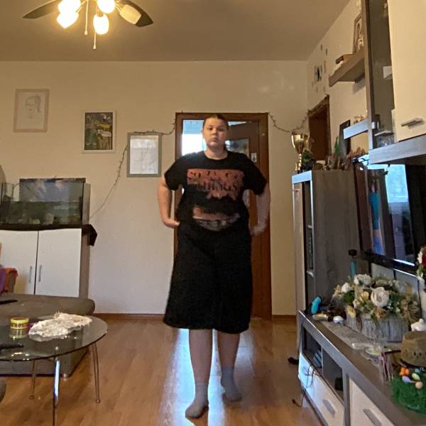 modelka s ID 0102NU6R65 p031