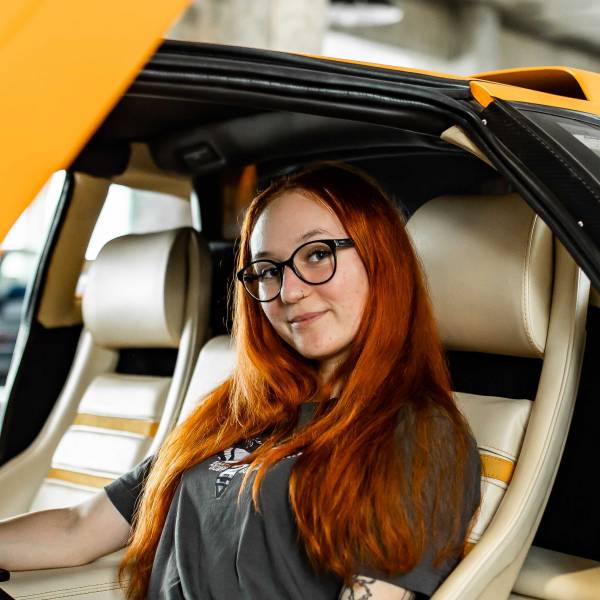 modelka s ID 0102NXIKQS p021