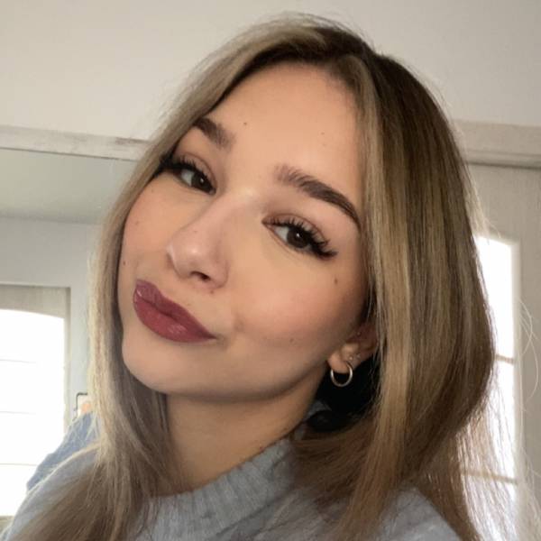 modelka s ID 0102O0ZDZA p021