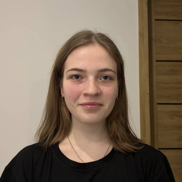 modelka s ID 0102O14YZH p021