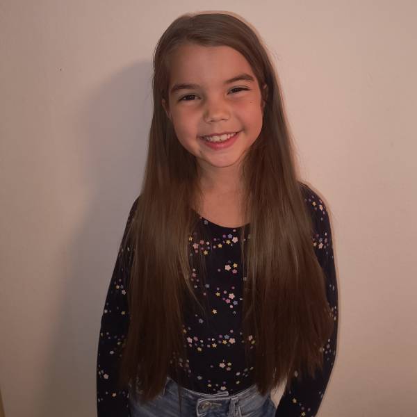 modelka s ID 0102O1UJ1Q p021