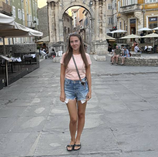 modelka s ID 0102O4M49E p031