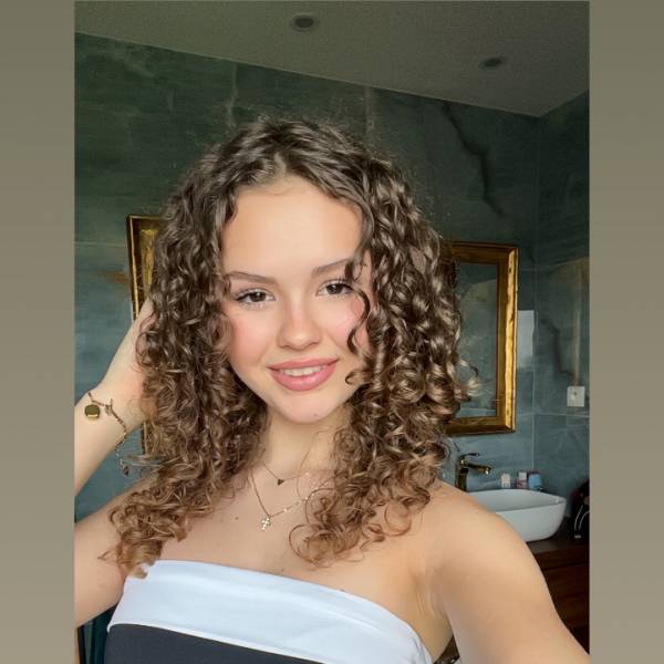 modelka s ID 0102OB4PM6 p021