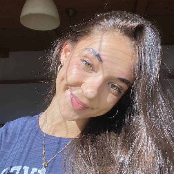 modelka s ID 0102OMYGRQ p021