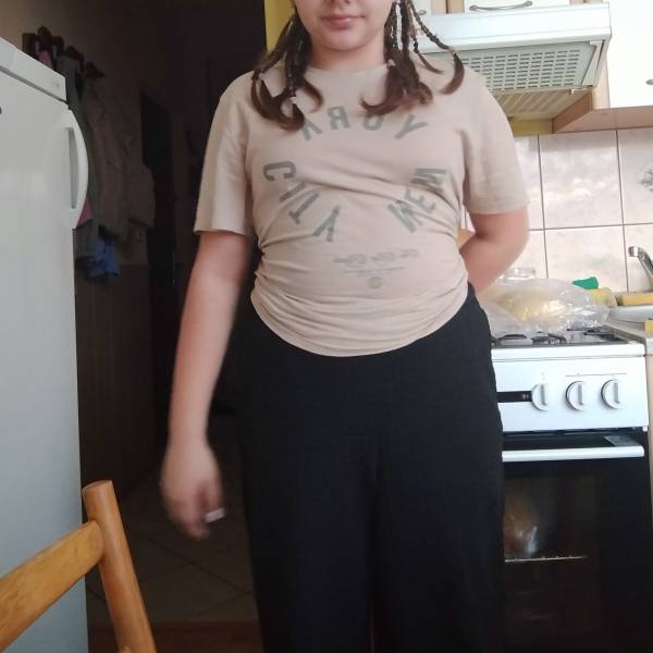 modelka s ID 0102OOQHRU p031