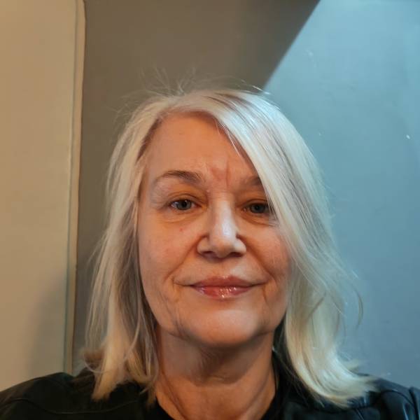 modelka s ID 0102OQQBUX p021