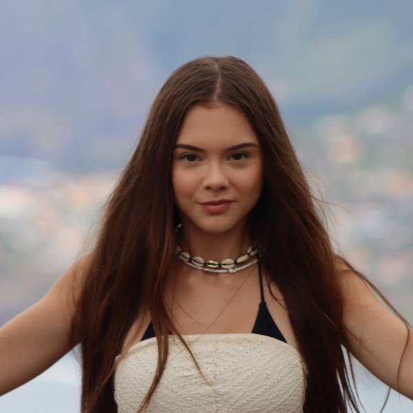 modelka s ID 0102OWHG11 p021