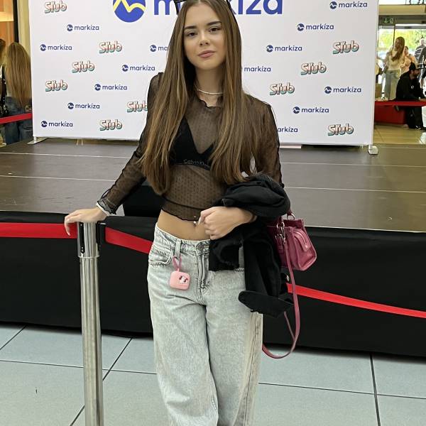 modelka s ID 0102OWHG11 p031