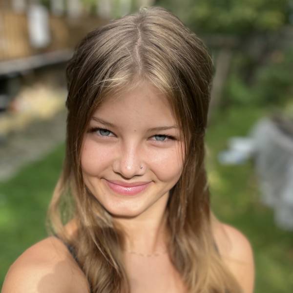 modelka s ID 0102P2EAC5 p021