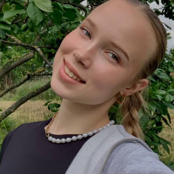 modelka s ID 0102PEV9S9 p021