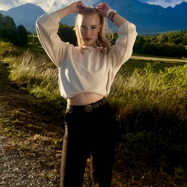 modelka s ID 0102PEV9S9 p031