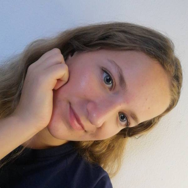 modelka s ID 0102PFNAE0 p021