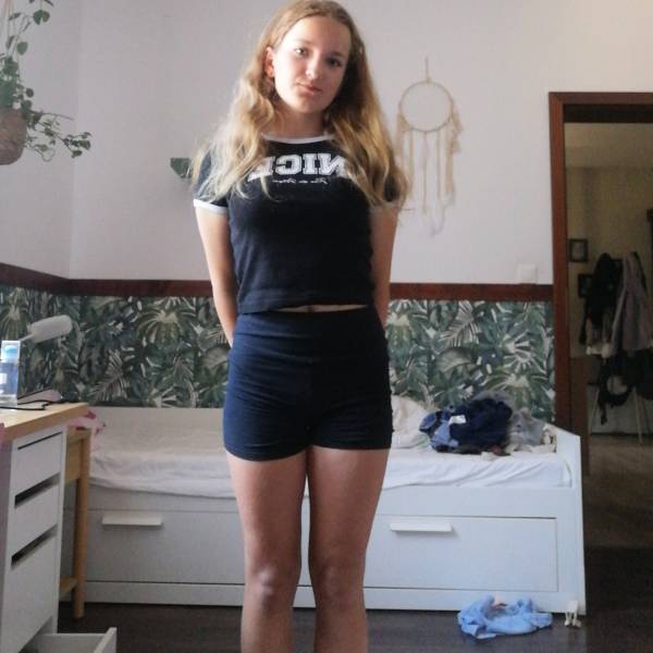 modelka s ID 0102PFNAE0 p031