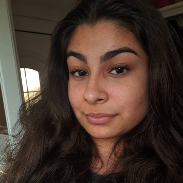 modelka s ID 0102PFUXTZ p021