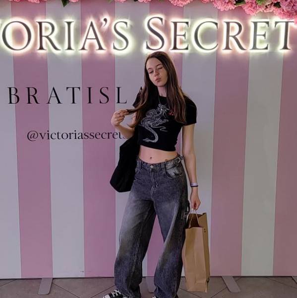 modelka s ID 0102PZYZXN p031