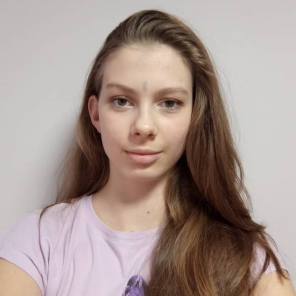 modelka s ID 0102Q2RZLK p021