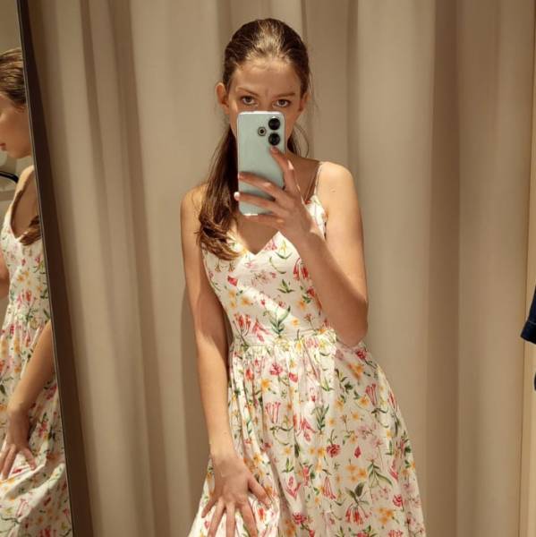 modelka s ID 0102Q2RZLK p031