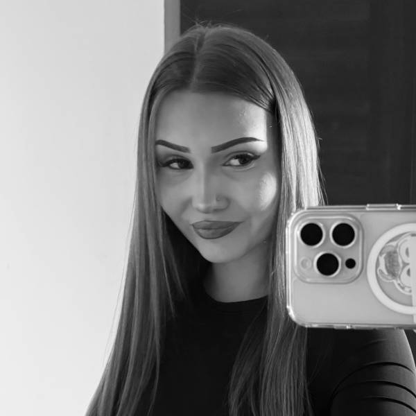 modelka s ID 0102Q2WDXF p021