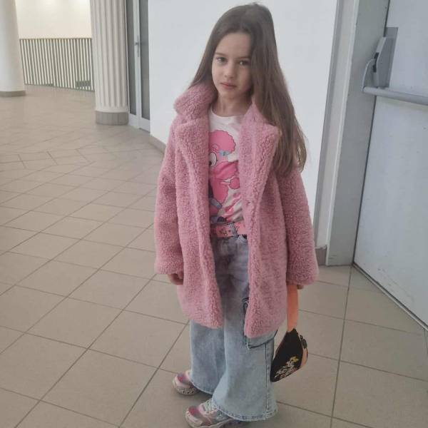 modelka s ID 0102Q4EA8K p031