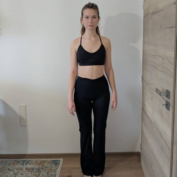 modelka s ID 0102Q6KT0F p031