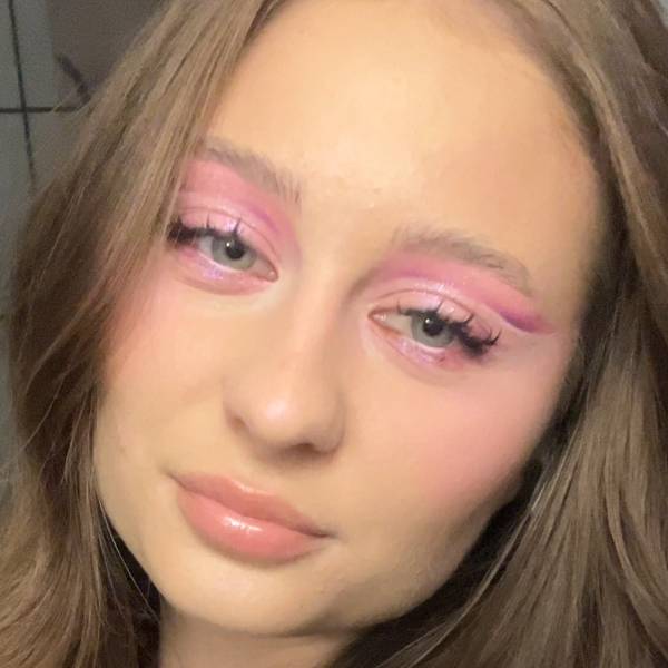 modelka s ID 0102Q7CVI7 p021
