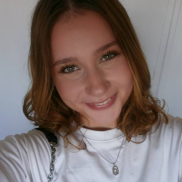 modelka s ID 0102Q87S7A p021