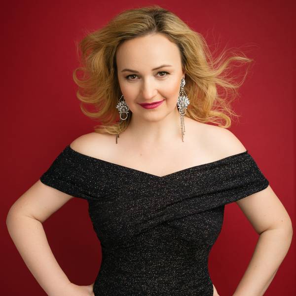 modelka s ID 0102Q8MJRD p031