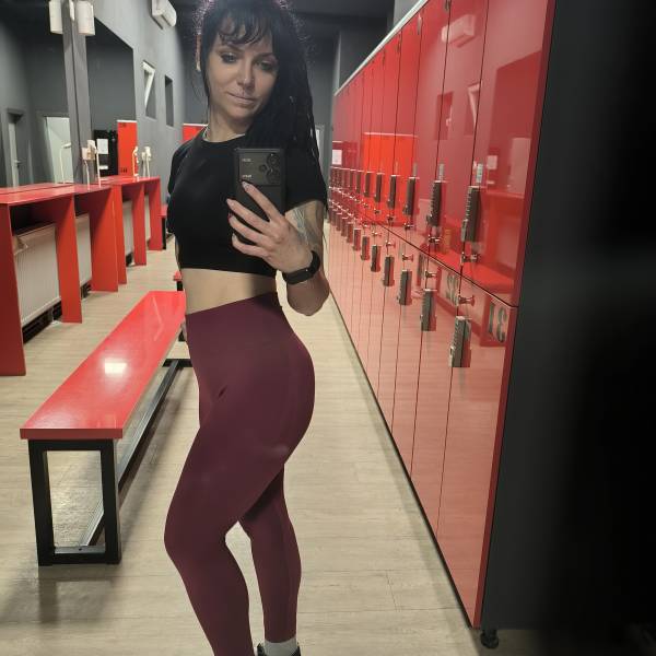 modelka s ID 0102Q8OJ23 p031