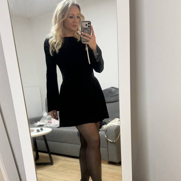 modelka s ID 0102Q97VOC p021