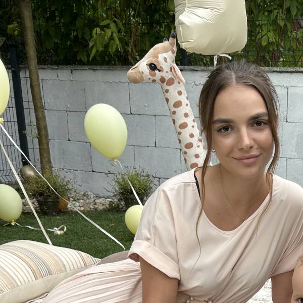 modelka s ID 0102Q9GQAS p021