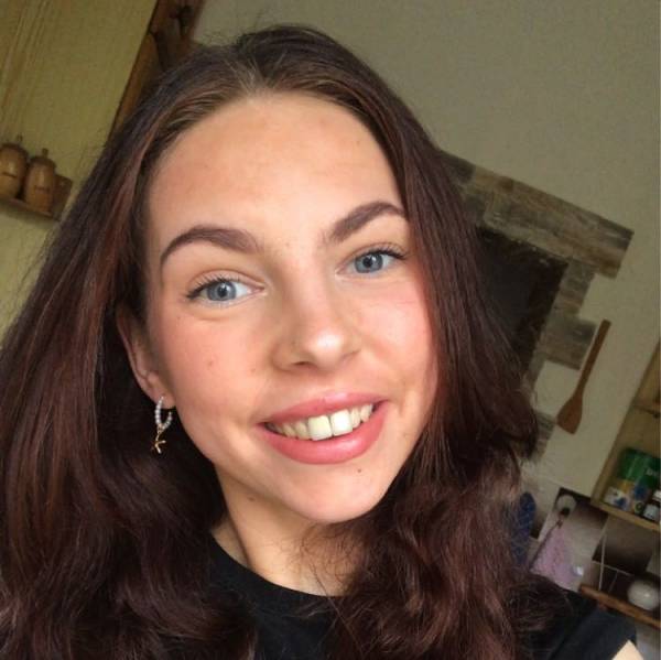 modelka s ID 0102QIIZLY p021